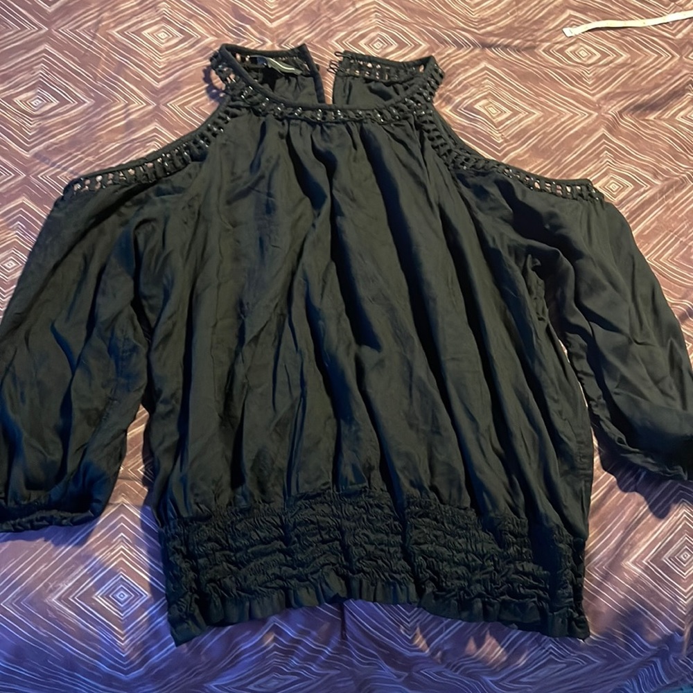 🤩 Gorgeous Black Crochet With Open Shoulders Hem Top .Size :L